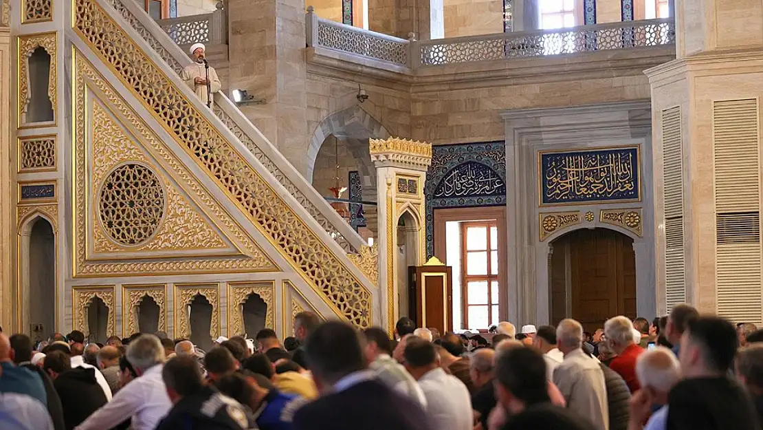 15 Ağustos Cuma Hutbesi: Kul Hakkı Ateşten Gömlektir