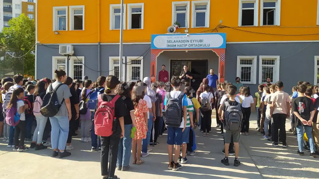 1,5 Milyon Öğretmen ve 20 Milyon Öğrenci  Sınıfları Doldurdu