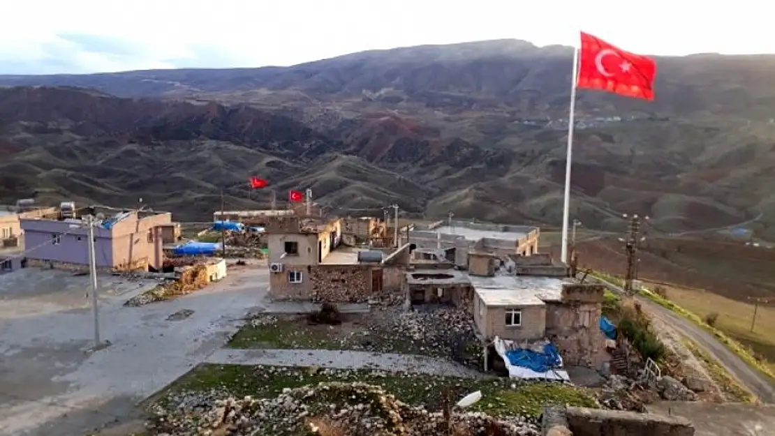 17 Kasım 1994'te Siirt Merkeze Bağlı Çöl (Bayraktepe) Köyünde Şehit Edilen 11 Vatandaşımızı Rahmetle Anıyoruz