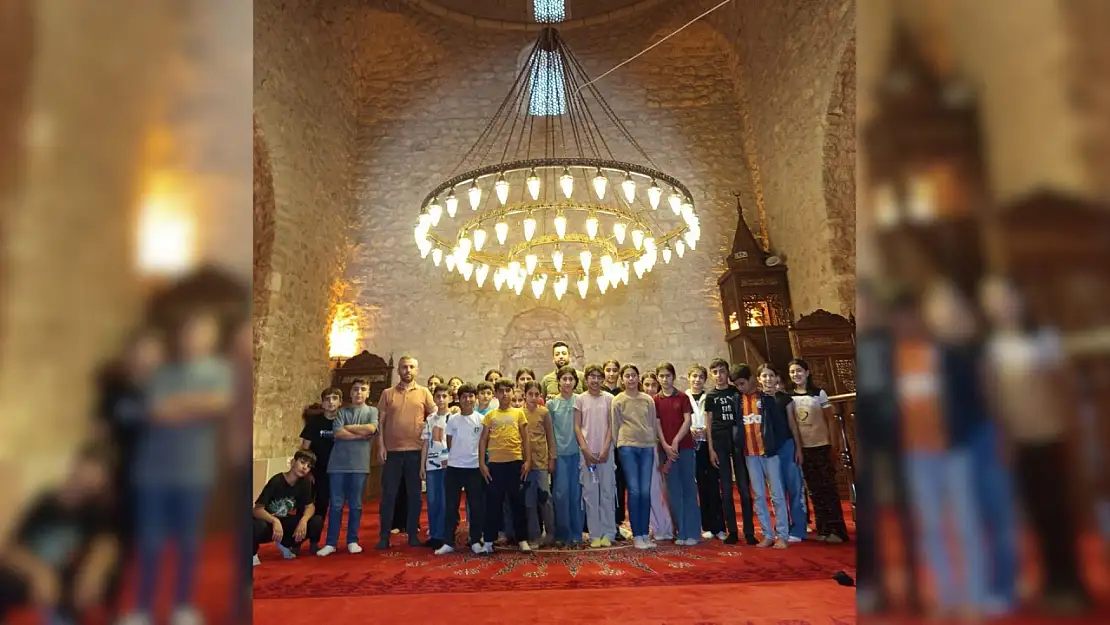 18 Mart İlkokulu Öğrencilerinden Tarihi Siirt Ulu Cami'ye Ziyaret
