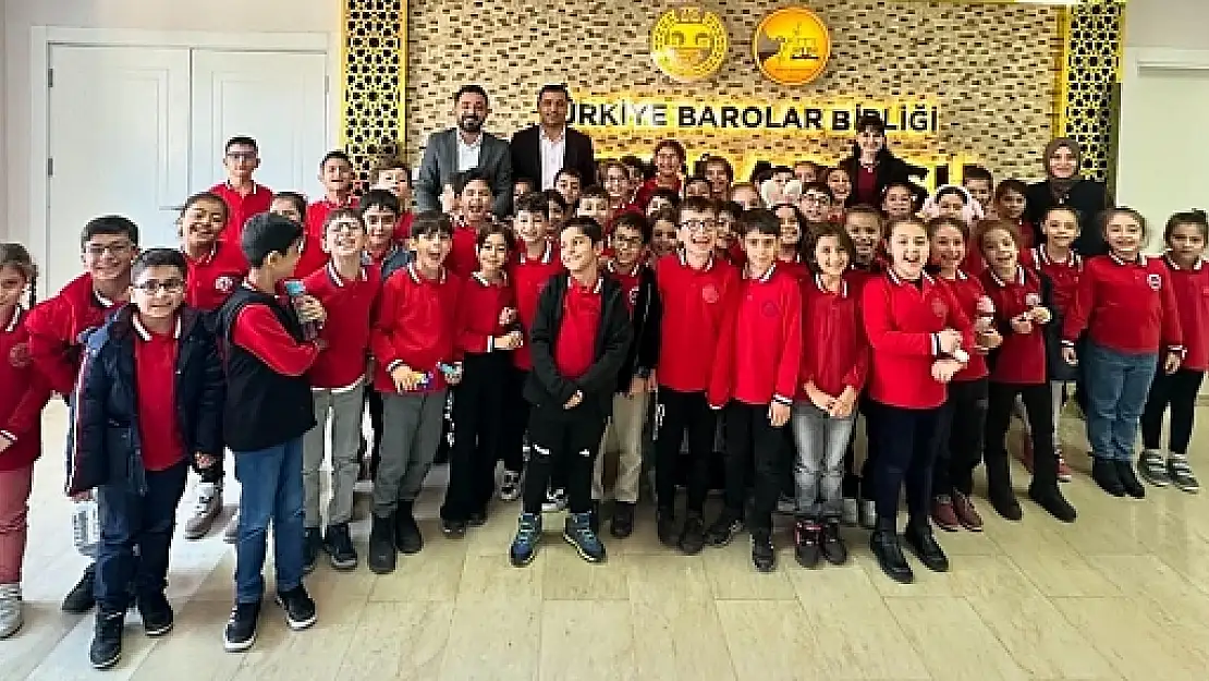 80. Yıl İlkokulu Öğrencilerinden Siirt Barosu'na Ziyaret