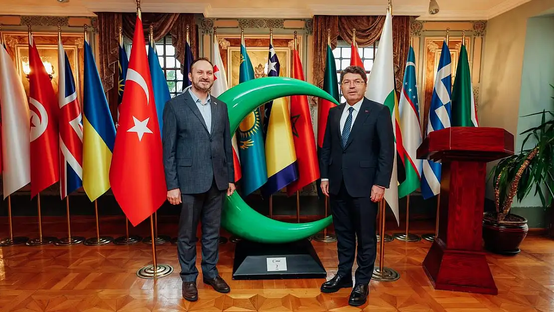 Adalet Bakanlığı ve Türkiye Yeşilay Cemiyeti Bağımlılıkla Mücadele İçin İmzaladıkları Protokolle Yeni Bir Dönem Başlatıyor