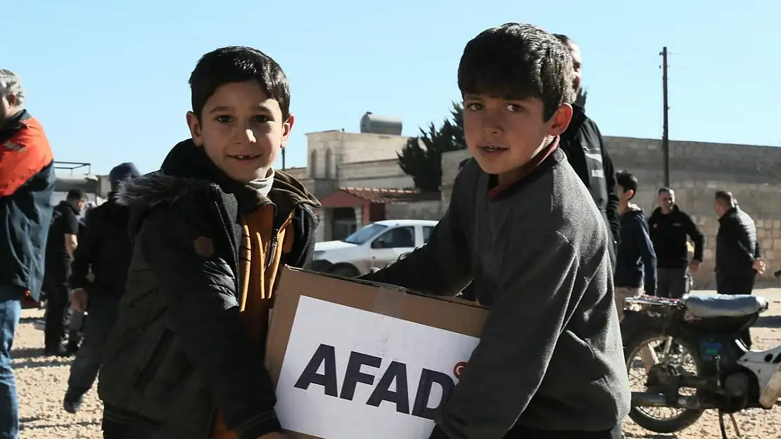 AFAD Tel Rıfat Halkına Gıda Kolisi Dağıtımı Gerçekleştirdi