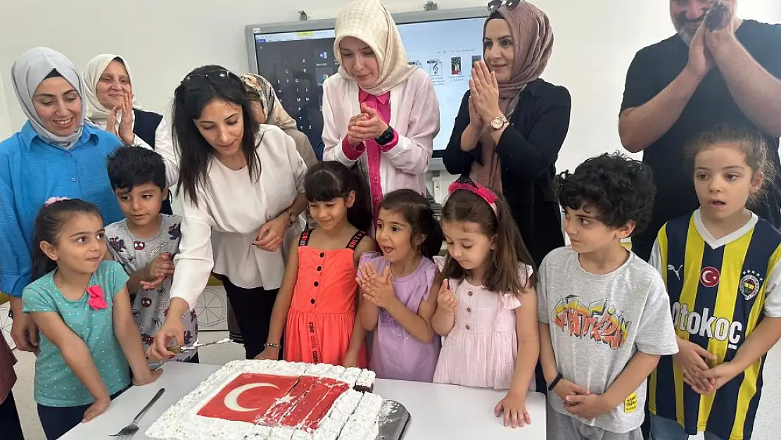AK Kadınlardan Emine Erdoğan Anaokulu'na Ziyaret