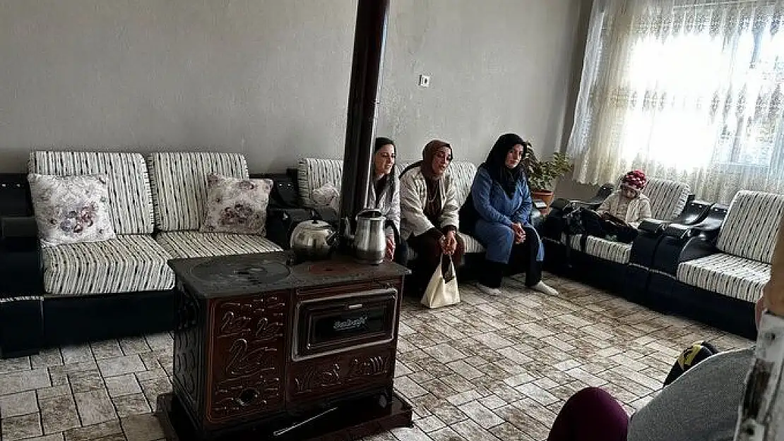 Ak Parti Kadın Kolları Başkanından Hane Ziyareti