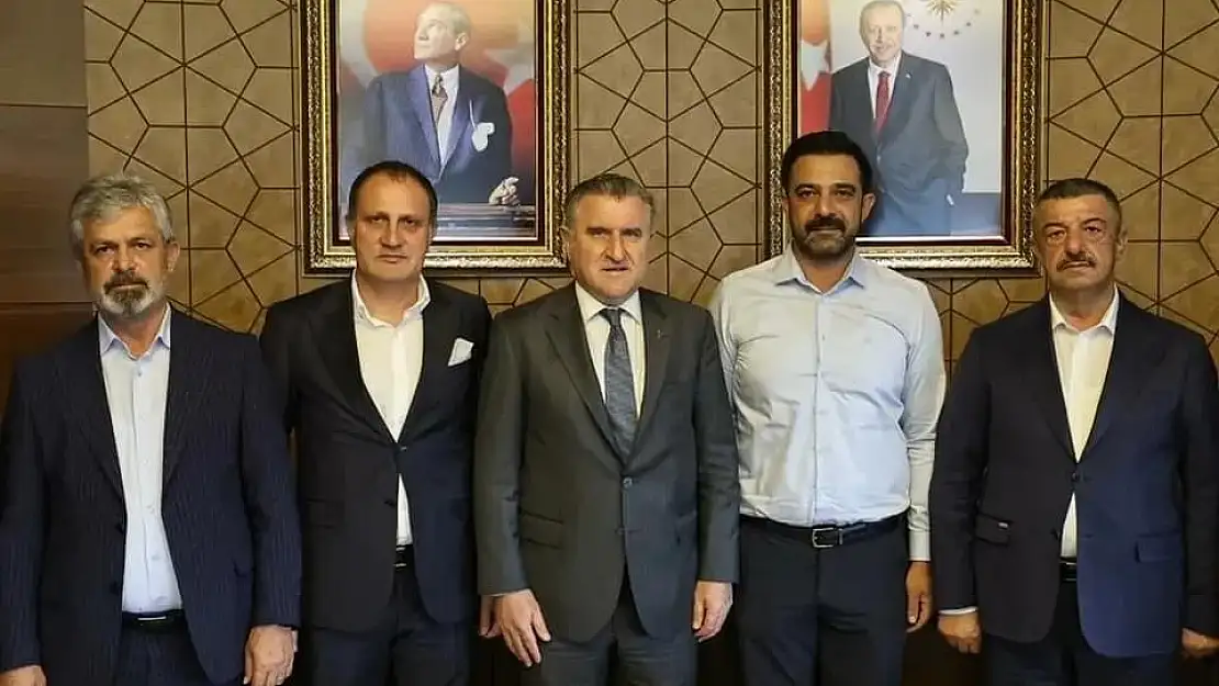 AK Parti Siirt Heyeti, Gençlik Spor Bakanı Osman Aşkın Bak ile Şehrimizdeki Spor Yatırımlarını Görüştü