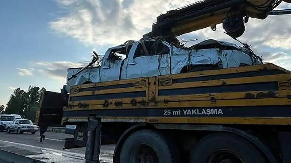AK Partili Milletvekilin Aracı Kaza Yaptı: 1 Ölü, 1 Yaralı