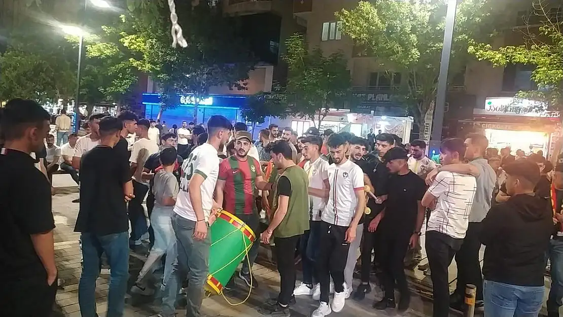 Amed Spor'un Birinci Lige Çıkması Siirt'te de Coşkuyla Kutlandı