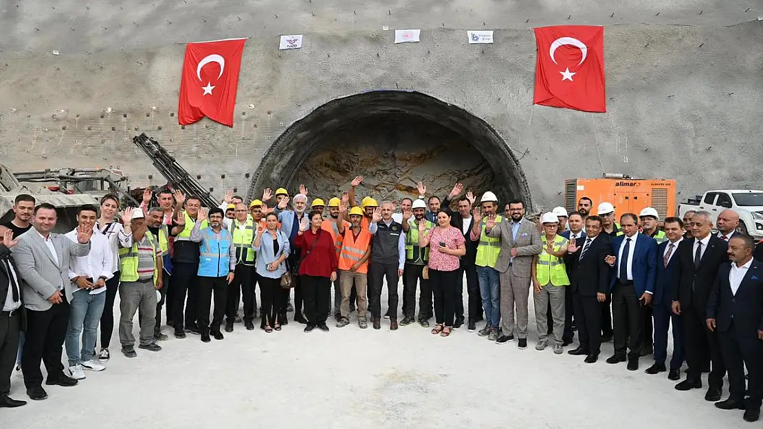 Ankara-İzmir Hızlı Tren Hattı 2027'de Hizmete Girecek