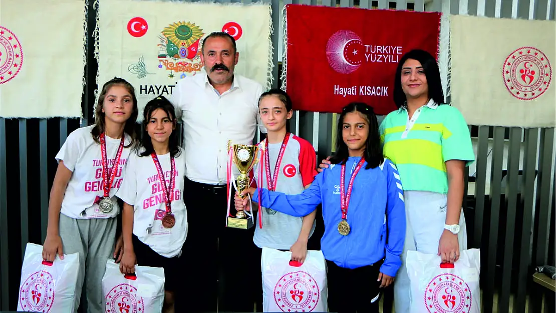 Ankara'da Düzenlenen Türkiye Güreş Şampiyonasında Siirtli Sporcuların Başarısı