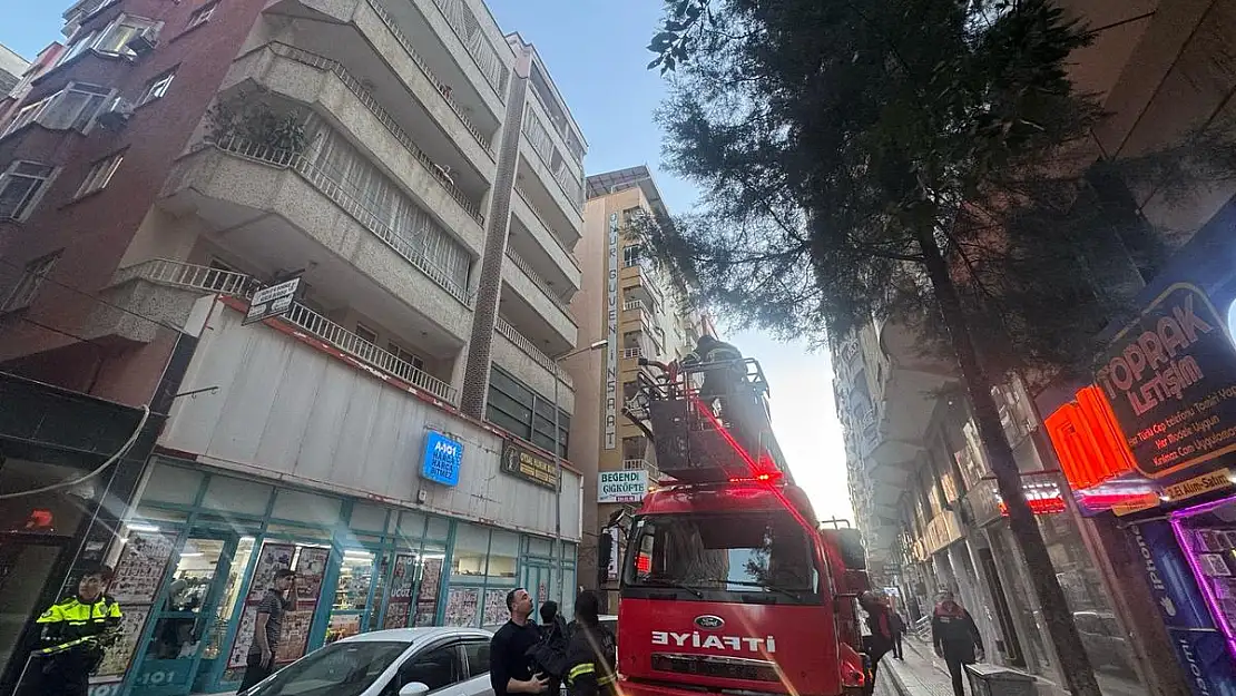 Apartman Damında Mangal Paniği!