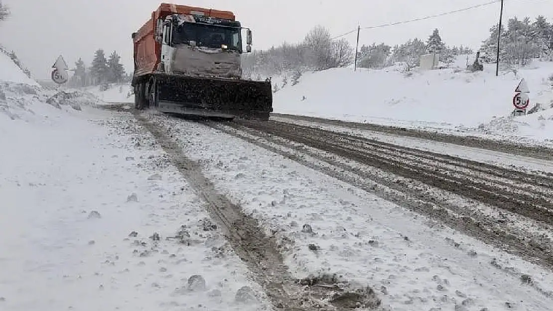 Aralarında Siirt'in de Bulunduğu Bölge İllerinde 298 Köy Yolu Kardan Kapandı