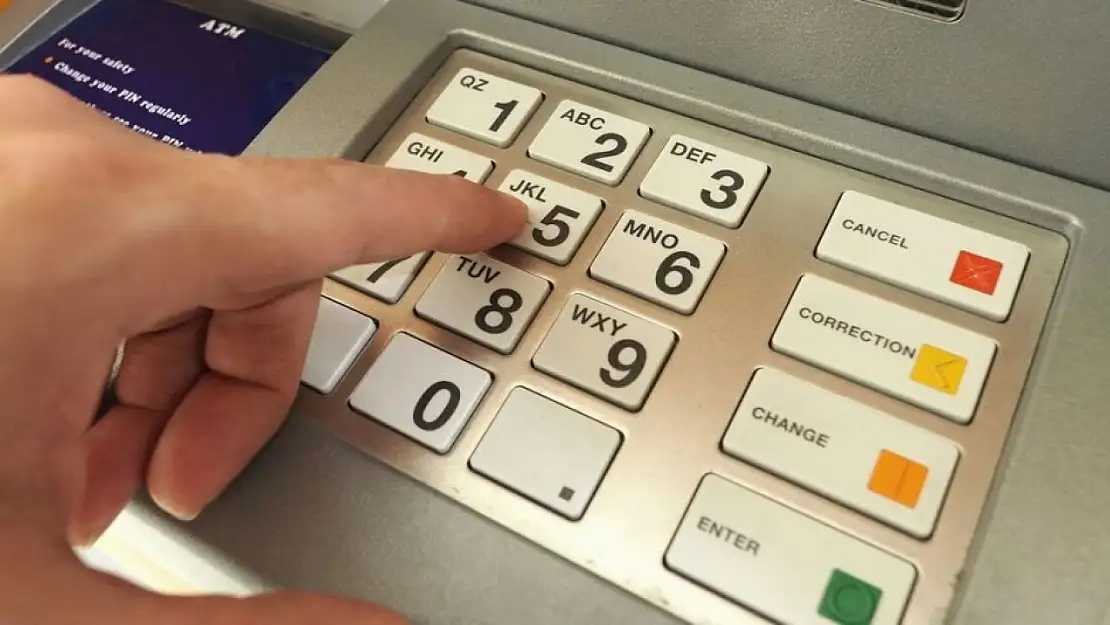 ATM Kullananlara Önemli Uyarı: Kartı Takmadan Önce Bu Tuşa Basın