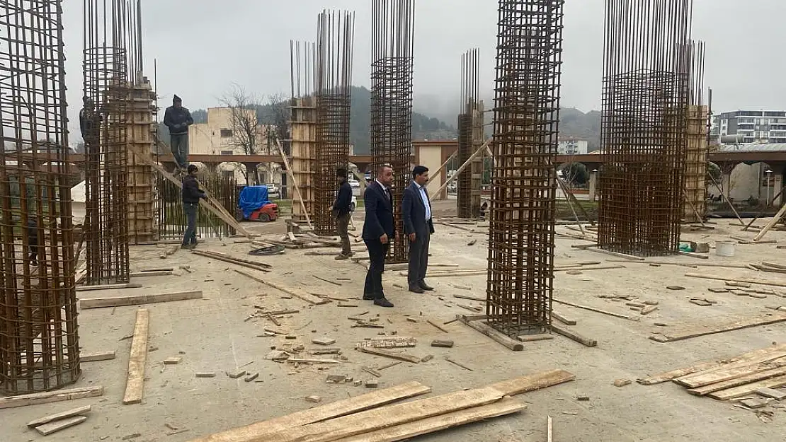 Bağlı, Veysel Karani Beldesinde Yapımı Devam Eden Cami Çalışmalarını İnceledi