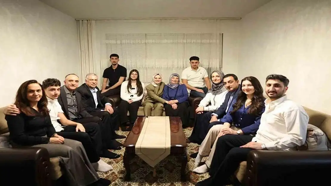 Bakan Göktaş'tan 46 Yıl Önce ABD'ye Yerleşen Türk Aileye Sürpriz Ziyaret