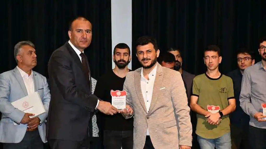 Bakan Özer'den Siirt AKUB'a Teşekkür Plaketi