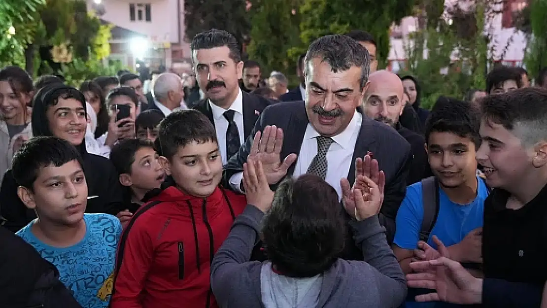 Bakan Tekin'den Sancaklar Ortaokuluna Ziyaret 
