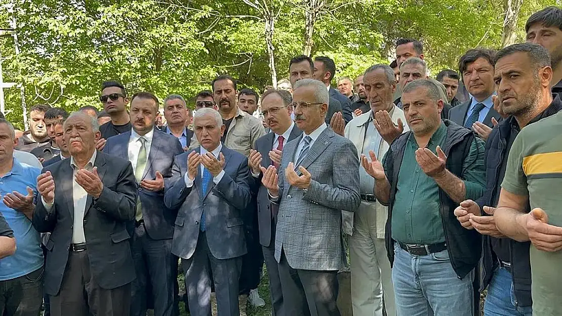 Bakan Uraloğlu Siirt'te Cenazeye Katıldı ve Esnaflarla Bir Araya Geldi!