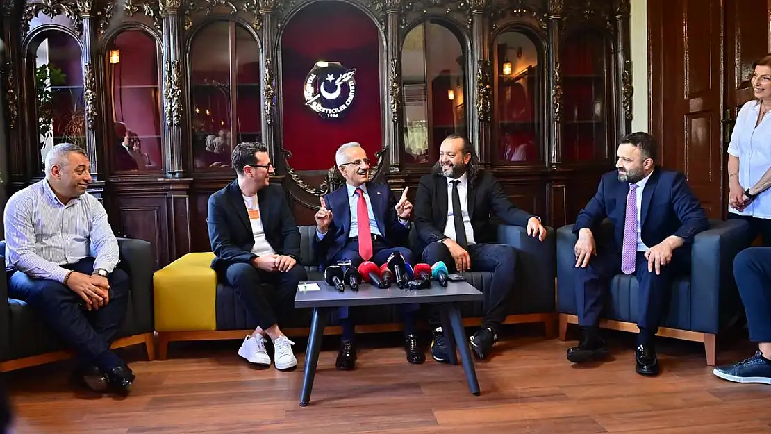 BAKAN URALOĞLU, TRABZON GAZETECİLER CEMİYETİ'Nİ ZİYARET ETTİ