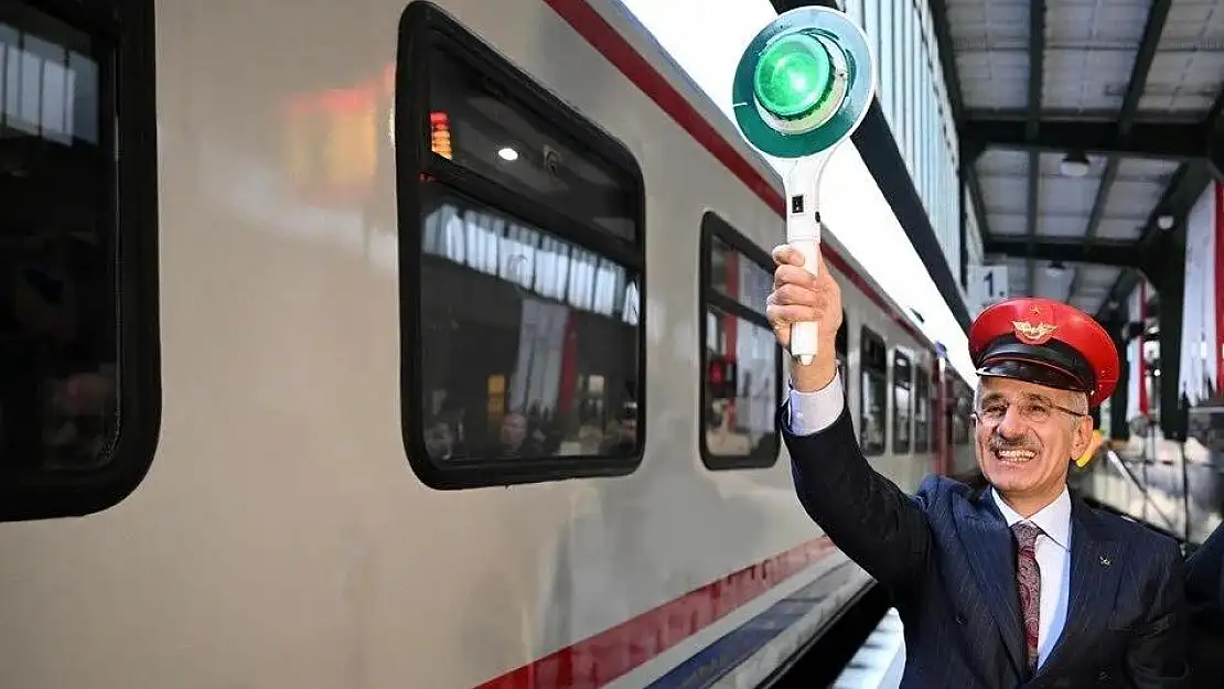 Bakan Uraloğlu Turistik Doğu Ekspresini Uğurladı