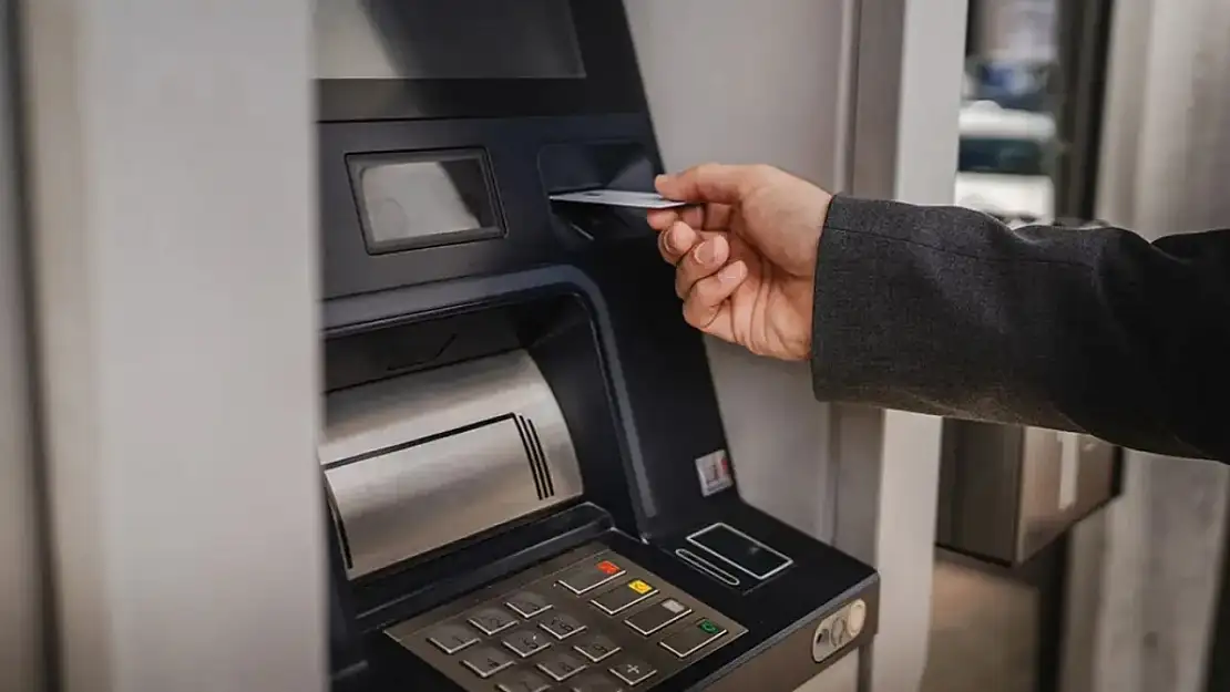 Banka Kartı Şifresini Değiştirmeyenler Nakit Çekemeyecek