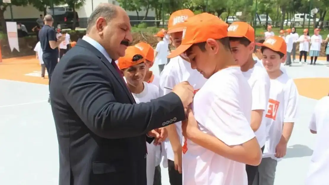 Baykan Belediye Başkanı Ekrem Erdem, BİDEV Basketbol Sahasının Açılışına Katıldı