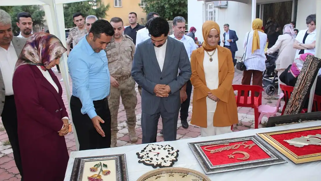 Baykan İlçemizde 'Hayat Boyu Öğrenme Haftası' Dolayısıyla Sergi Açıldı