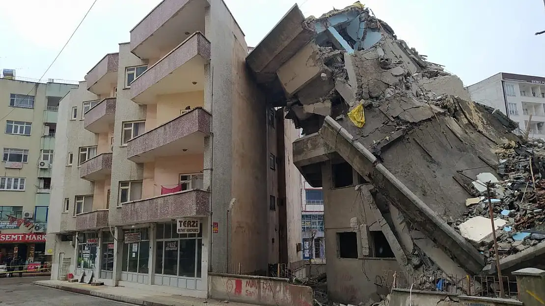 BİNA YIKIMINDA BÜYÜK TEHLİKE