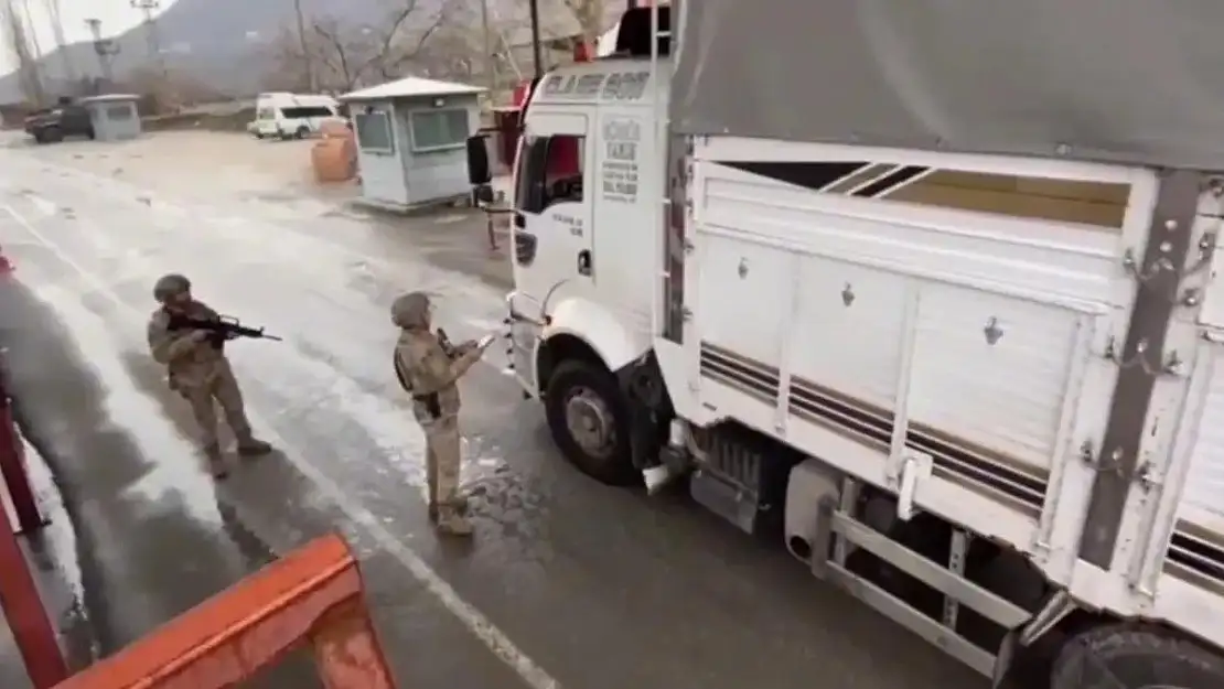 Bitlis-Siirt Karayolunda 76 Kaçak Göçmen!