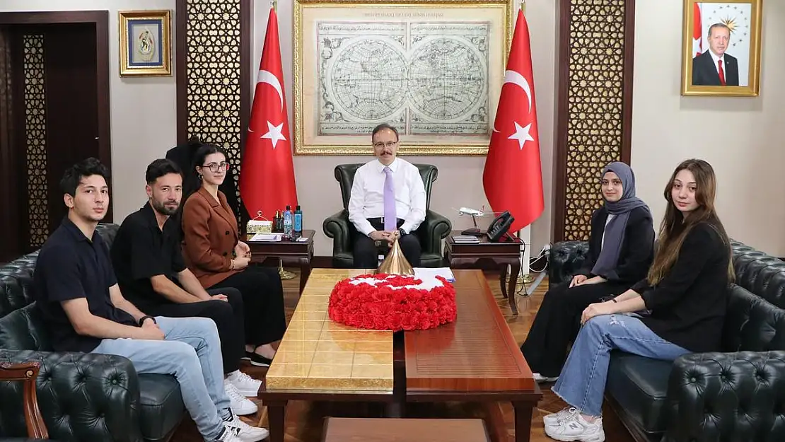 Deniz Yıldızı Rehabilitasyon Merkezinin Yönetici, Öğretmen ve Öğrencileri Vali Dr.Kızılkaya'yı Ziyaret Etti