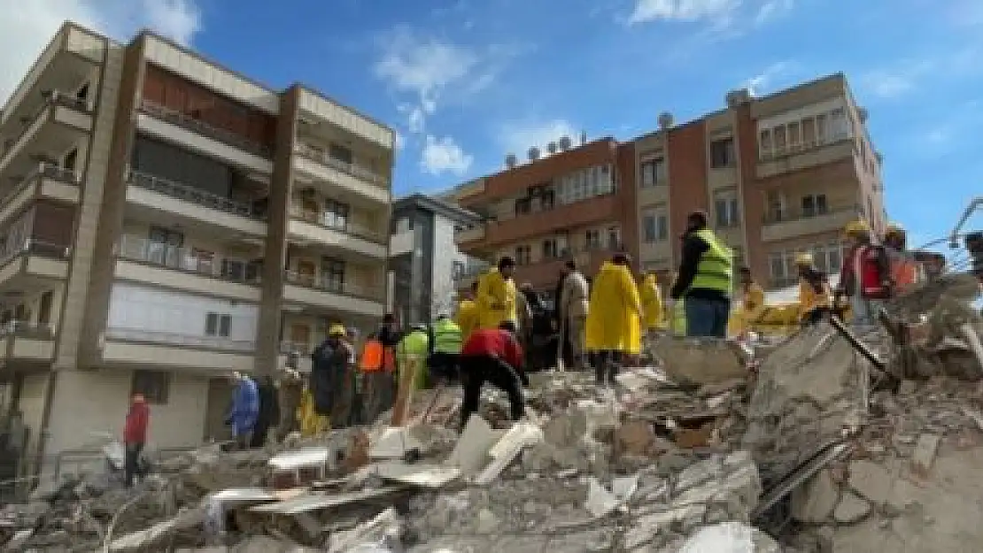 DEPREM BÖLGESİNDEN GELİŞLER DEVAM EDİYOR SAYI BİNİ AŞTI