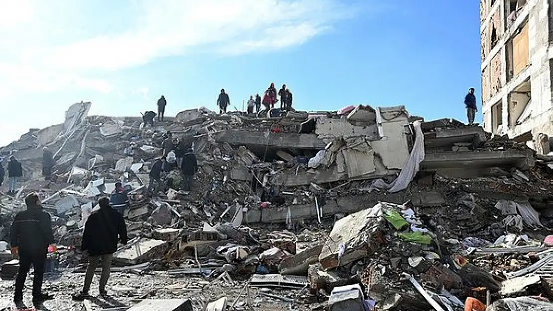 DEPREM BÖLGESİNDEN GÖÇLER DEVAM EDİYOR ÇOK SAYIDA AİLE SİİRT'E GELDİ