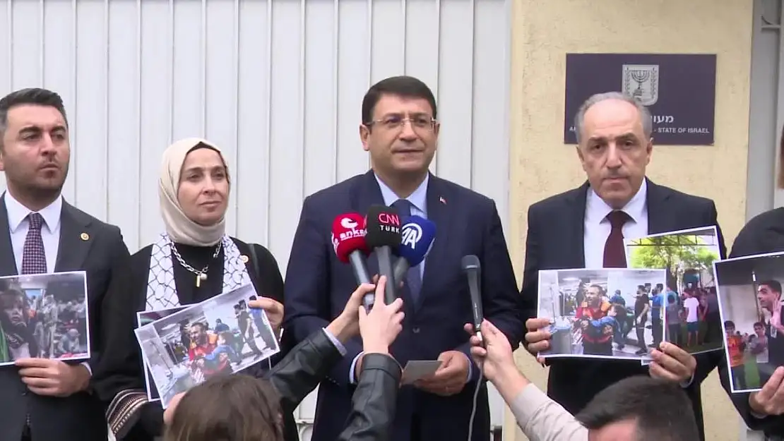 DEVA Partili Milletvekilleri, İsrail'in Hastane Katliamını, İsrail Büyükelçiliği Önünde Protesto Etti