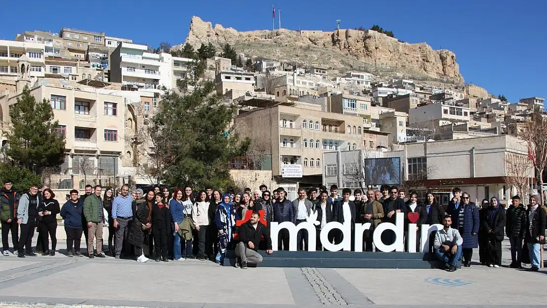 Dicle Elektrik Bursiyerleri Mardin Gezisinde Buluştu
