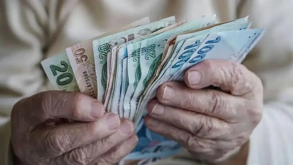 Dini Bayramlarda Olduğu Gibi Cumhuriyet Bayramlarında da Emeklilere İkramiye Verilmeli