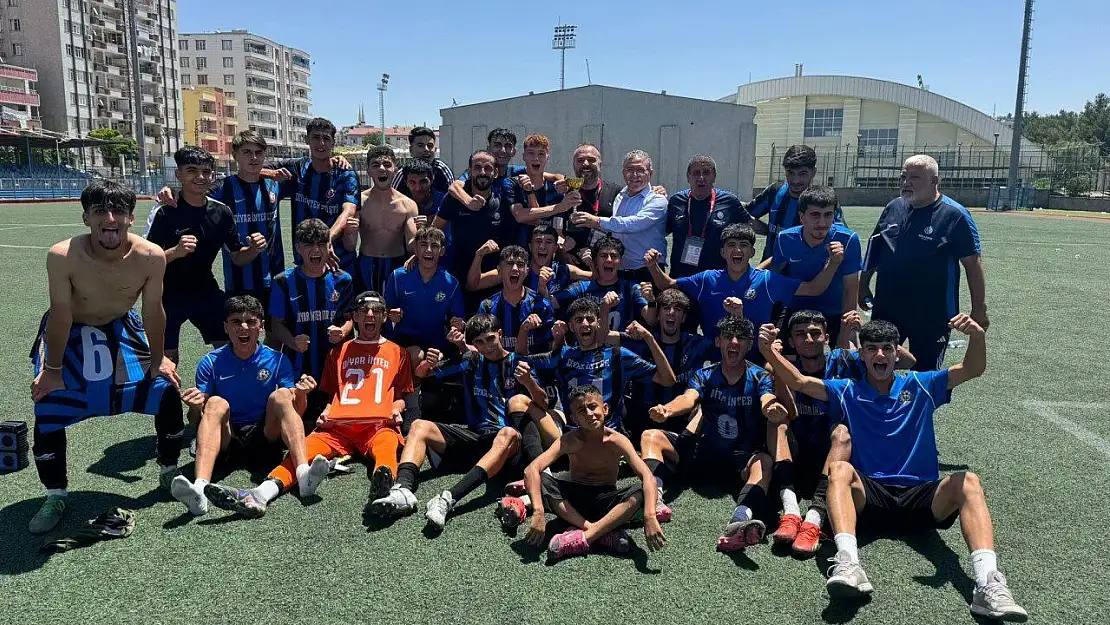 Diyar İnter U17 Takımı Siirt'te Şampiyon Oldu, Türkiye Finallerine Yükseldi