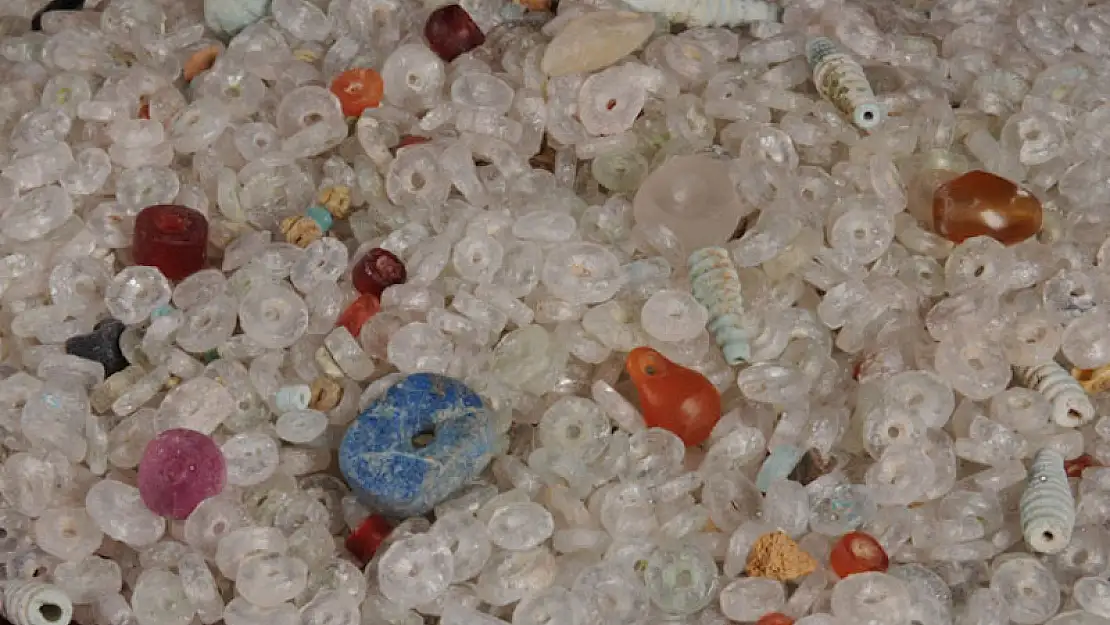 Dünyanın En Eski Boncukları Siirt Höyük'te Çıktı!