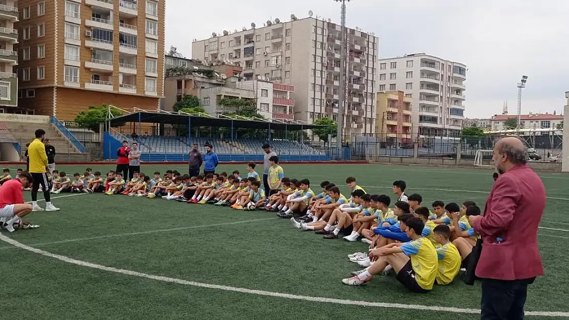 Ekrem Kurt Hocadan Siirt Spor ve Siirt Spor Altyapısına Destek Çağrısı!