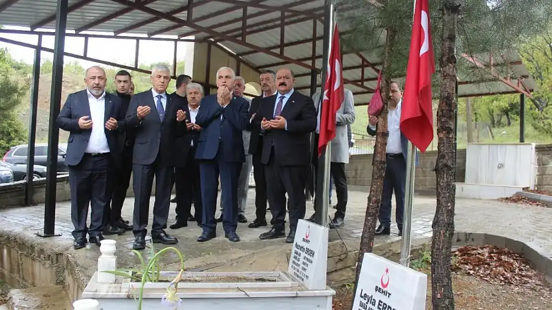 Emekli Jandarma Genel Komutanı Çetin'den Baykan Derince Şehitliğine Ziyaret