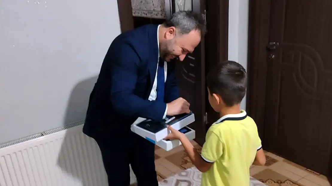 Engelli Bireyin Kardeşine Hediye Tablet