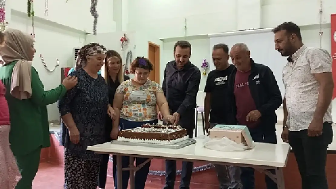 Engelli Yaşam Merkezindeki Yaşlıları Unutmadılar