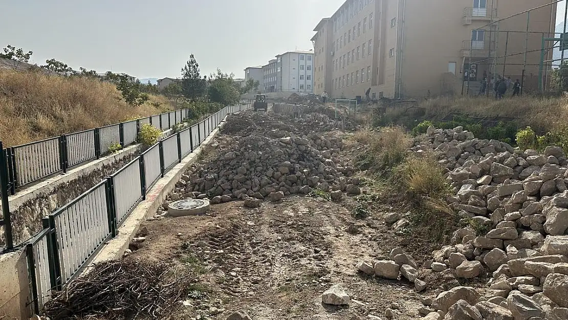 Eruh Belediyesi Yol Yapım Çalışmalarına Devam Ediyor