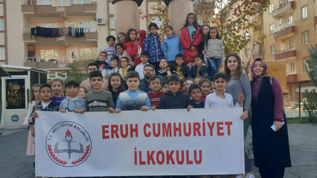 ERUH BELEDİYESİNDEN MİNİK ÖĞRENCİLERE SÖMESTR HEDİYESİ