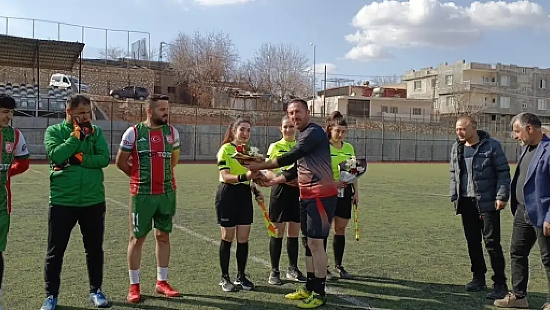 Eruh Spor'dan Bayan Hakemlere Anlamlı Jest