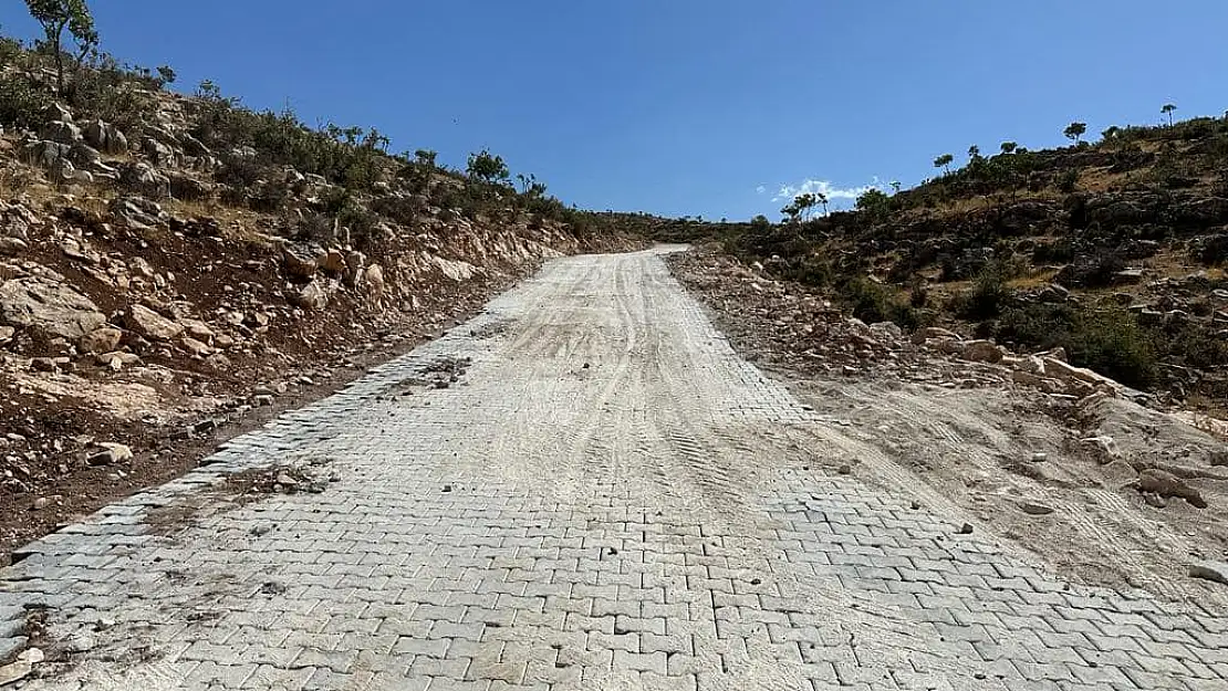 Eruh'ta Çiftçilerin Bağ Yolları Yapıldı
