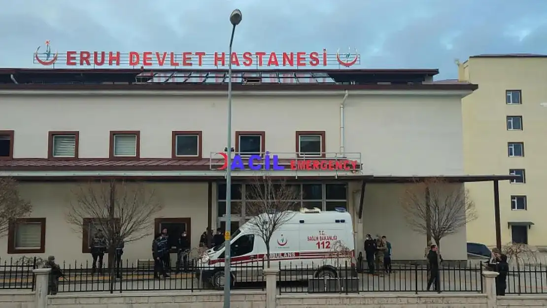 Eruh'ta Traktör Devrildi, 2'si Ağır, 7 Kişi Yaralandı