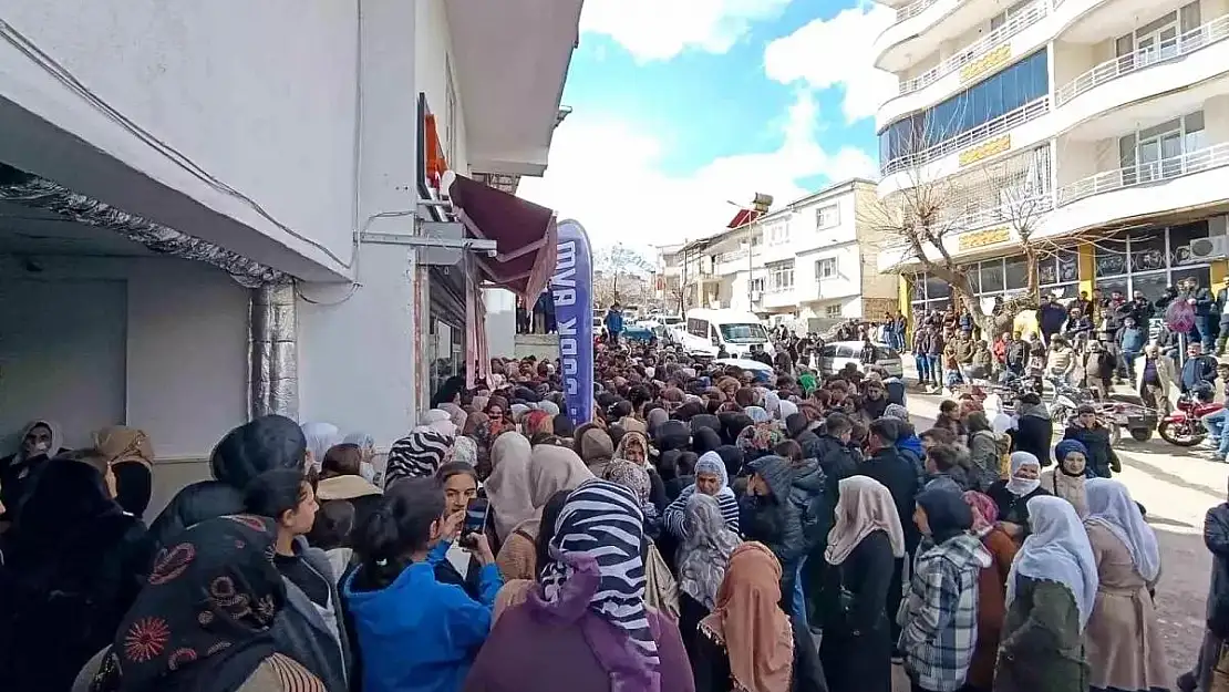Eruh'taki İndirim Kampanyası İzdiham Yarattı