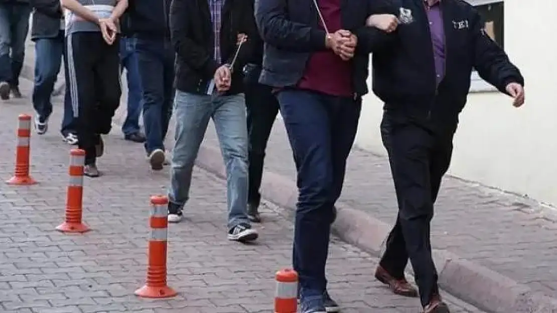 Ev Baskınlarında En Az 15 Kişi Gözaltına Alındı