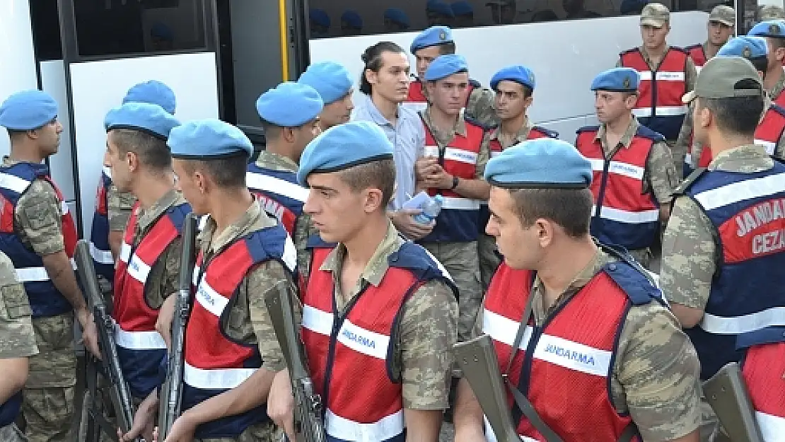 FETÖ Davasında 17 Asker Tahliye Edildi