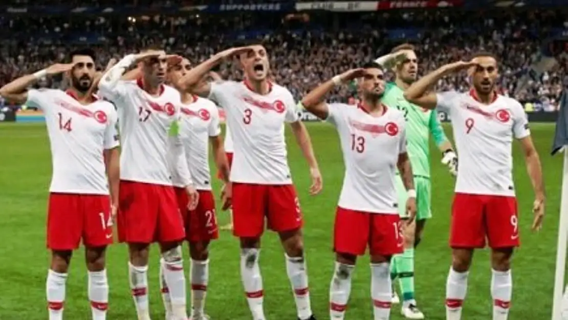 FRANSA-TÜRKİYE 1-1 BERABERE KALDI LİDERLİĞİNİ KORUYAN MİLLİ TAKIMI SEVİNDİRDİ